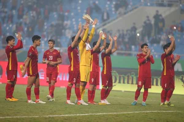 Thua trận thứ 6 liên tiếp, tuyển Việt Nam nhận thêm hung tin