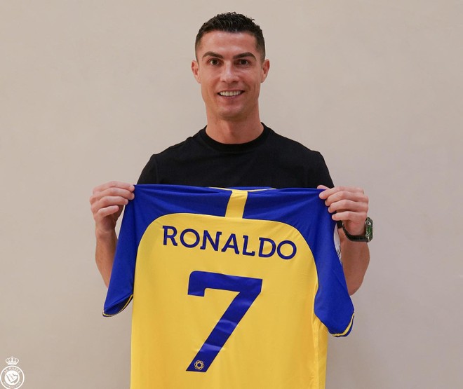 Cristiano Ronaldo chính thức gia nhập CLB mới