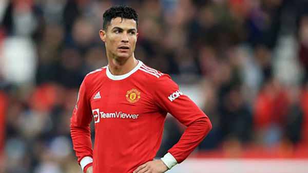 Ronaldo nhận 3 giải thưởng cá nhân