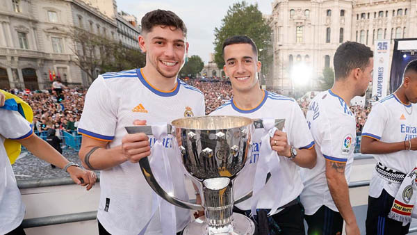Real Madrid diễu hành hoành tráng ăn mừng chức vô địch La Liga