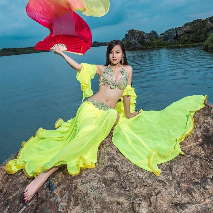 Hot girl xinh đẹp Trang Selena truyền cảm hứng tập múa bụng và Yoga