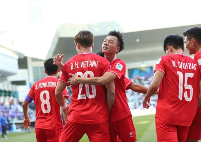 Đội tuyển Việt Nam tăng 3 bậc trên BXH FIFA nhưng vẫn bị Indonesia áp sát
