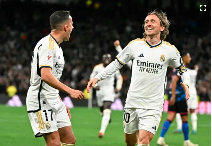 Hạ Sevilla, Real Madrid hơn Barca đến 8 điểm trên bảng xếp hạng La Liga