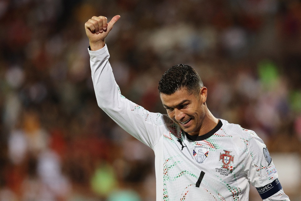 Ronaldo vượt mặt Messi