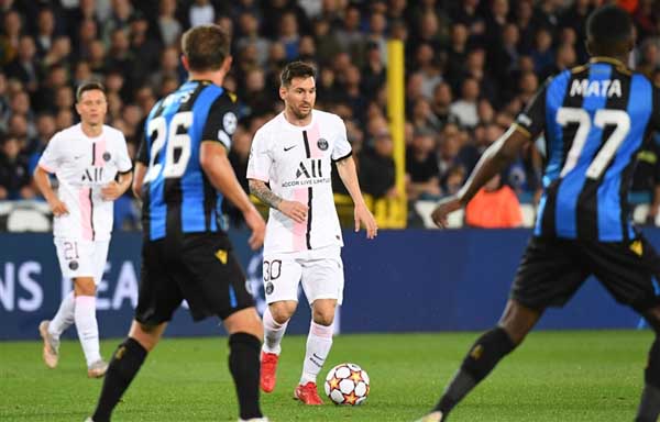 Vì sao Messi chưa tỏa sáng ở đội bóng mới như Ronaldo?